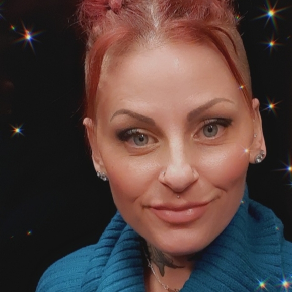 Meet your Posher, Heather - Picture 2 of 2